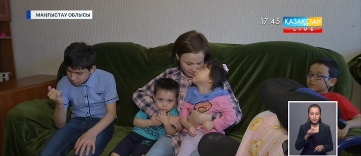 Ақтаулық көпбалалы ана бес жасар қызының емі үшін жанкешітілікпен еңбек етіп жүр