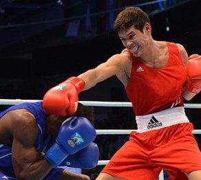 Алматы шаршы алаңында атақты боксшылар жұдырықтасады