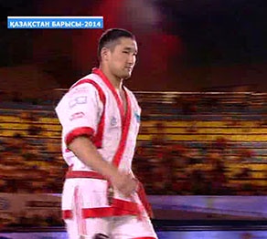 Мұхит Тұрсынов ең жас палуан Мейрамбек Жаңабайды жеңді
