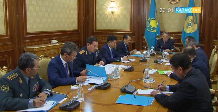 Елбасы Нұрсұлтан Назарбаев Алматыдағы жағдайға байланысты Қауіпсіздік кеңесінің жедел отырысын өткізді (толығырақ)