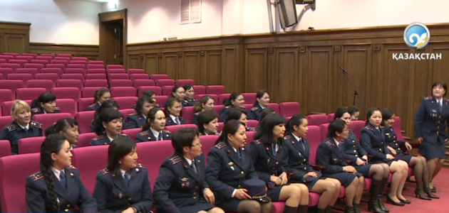 Күзетте де қыздар бар
 
