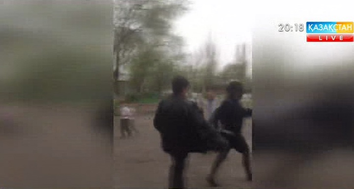 Алматыда полицейді ұрып-соққан бұзақы қамауға алынды