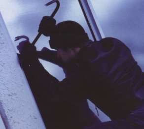 В Атырау задержаны воры, обворовавшие сельский магазин