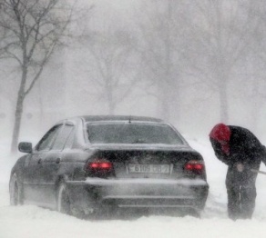 Из снежных заносов на трассах и автодорогах республики вызволено 342 человека