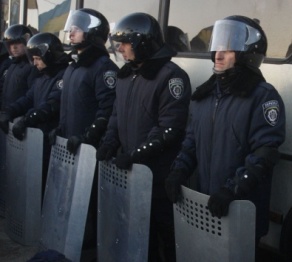 Украинской милиции разрешили применять водометы и гранаты