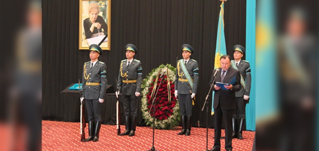 В Астане простились с поэтессой Фаризой Онгарсыновой