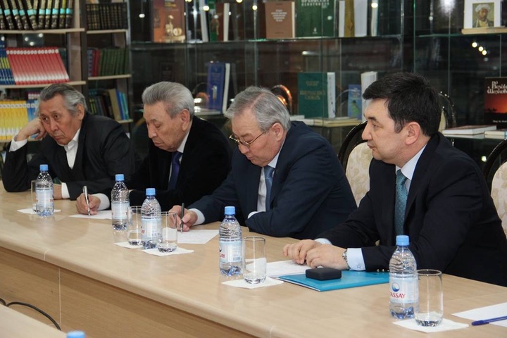 Белгілі түркологтар – Түркі академиясында