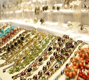 Маңғыстау облысында 1,1 миллион теңгенің зергерлік бұйымдары ұрланды