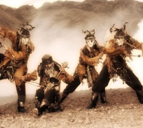 Бақсы деген кім?