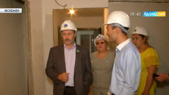  «Нұр Отан» партиясының Парламенттік фракциясының депутаттары өңірлерде  «Нұрлы жол» бағдарламасы аясында салынып жатқан нысандар құрылысын тексеруде