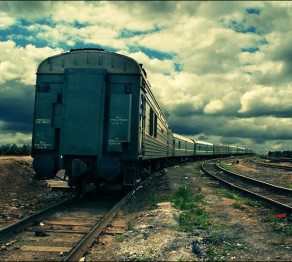 В Атырауской области задержка движения поездов составила до 7 часов