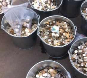 Жолаушылар автобустың төлем жүйесіне ақша емес, темір-терсек тастап отырған