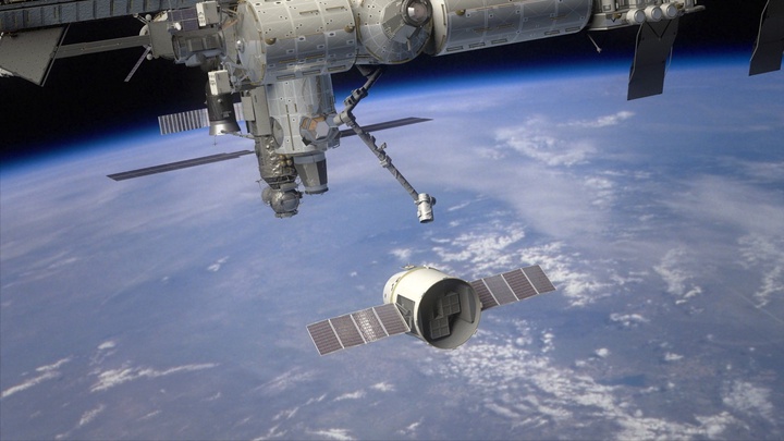 Космический грузовик Dragon приводнился в Тихом океане