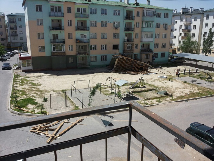 Қатты жел ОҚО-да мектеп ғимаратының шатырын ұшырып әкетті