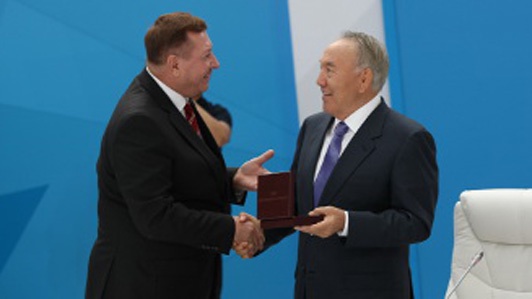 ҚР Президенті Н.Назарбаевқа «Құрметті металлург» медалі табыс етілді