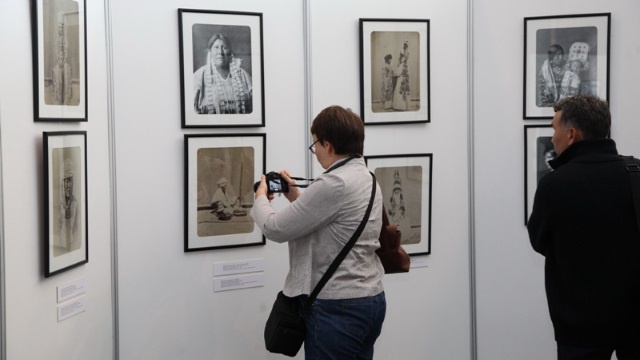 В Астане открылась фотовыставка о кочевниках Великой степи и американских прерий