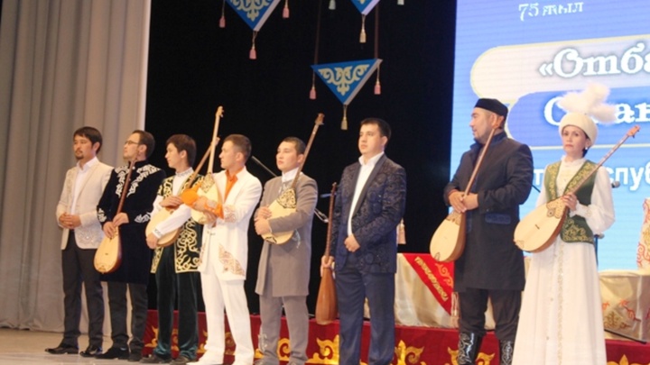 «Отбасым – тірегім, Отаным – жүрегім» атты ақындар айтысын көріңіз