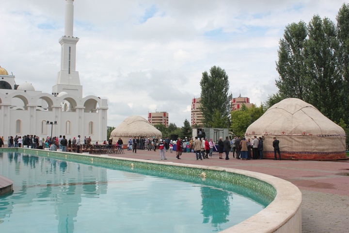 Бүгін Ораза айт мерекесіне байланысты Астана мешіттерінде түрлі іс-шаралар ұйымдастырылды (ФОТО)