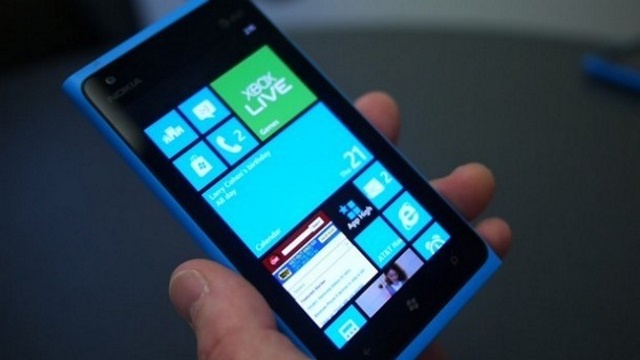 Microsoft предложила сотрудникам в Китае смартфон за добровольный уход