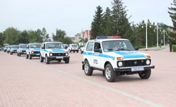 Оралда полиция қызметкерлеріне 25 автокөлік берілді