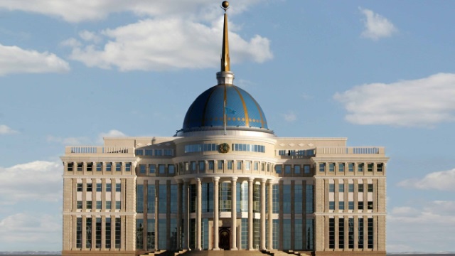 Назарбаев поздравил казахстанцев с Днем семьи