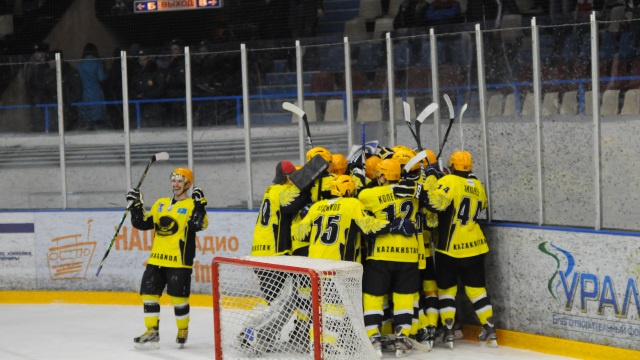 «Казцинк-Торпедо» и «Сарыарка» лидируют в ВХЛ