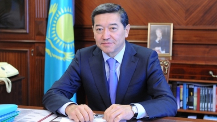 ҚР ҚМ Серік Ахметов ұшқыштар Ерлан Науанов пен Денис Горбуновтың туған-туыстарына көңіл айтты