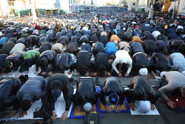 Мәскеу мешітінде айт намазына 130 мыңға жуық адам жиналды