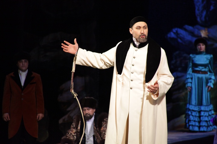 «Әкемтеатрдың» Қырғыз еліне сапары басталды