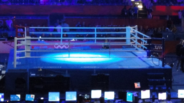 Боксер Берик Абдрахманов начал дебют в APB с победы над чемпионом Европы