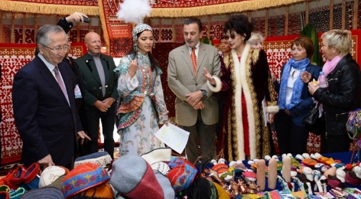 Қазақ мәдениеті Парижді тәнті етуде