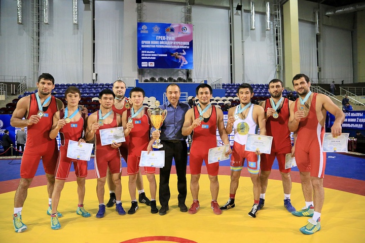 Еркін күрестен ел кубогын Алматы облысының палуандары иеленді