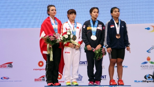 Первое «золото» среди женщин на ЧМ по тяжелой атлетике завоевала спортсменка из Китая