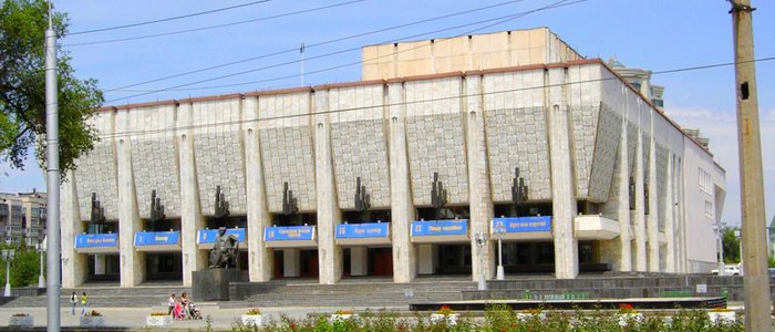 13-қаңтар - М.Әуезов театрының туған күні