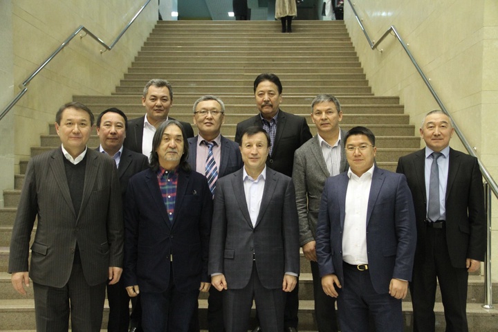 Астана қаласының әкімі «Жастар» театрына барды