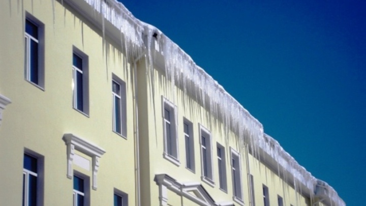 Астанадағы ғимарат иелеріне шатырдағы мұзды жою керектігі ескертілді – Жасұлан Байжанов