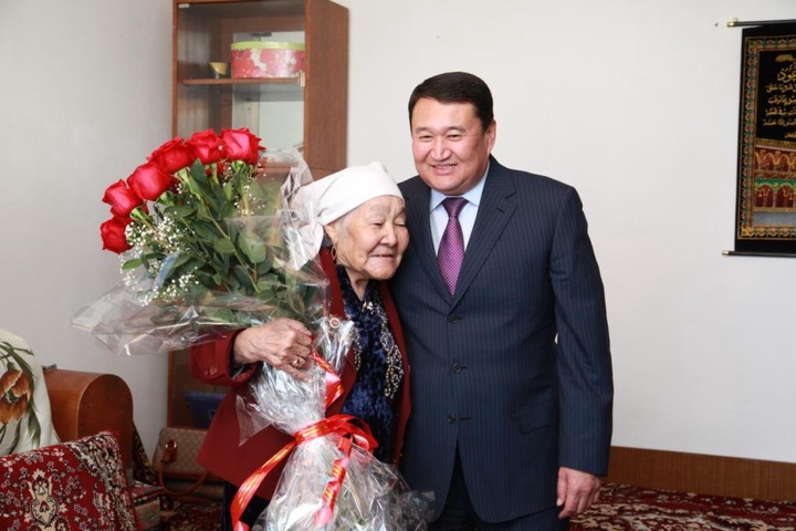 «Паровоз апа» атанған Алтынай Есболатова