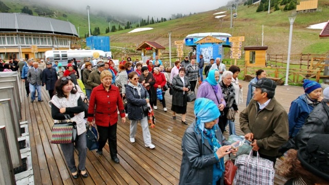 Ветераны-фронтовики поднялись на Шымбулак