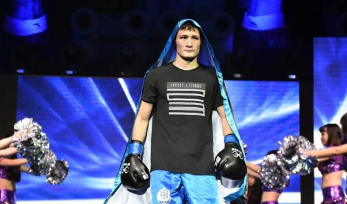 Биржан Жакыпов одержал победу над бразильцем Валерио Лоуренси в AIBA Pro Boxing