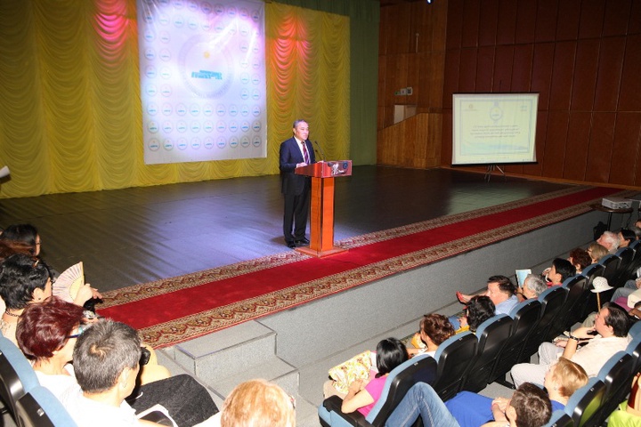 Национальному музею РК преподнесли в дар пианино Шамши Калдаякова