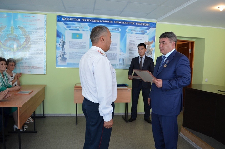 Лучшие полицейские Петропавловска получили премии акима города