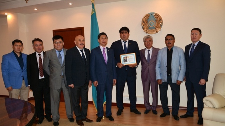 «Қазақстан Барысы-2015» жеңімпазына ҚР Президенті атынан төсбелгі табысталды