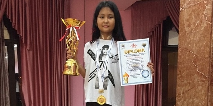 11-летняя казахстанская шахматистка Бибисара Асаубаева победила на турнире в Батуми