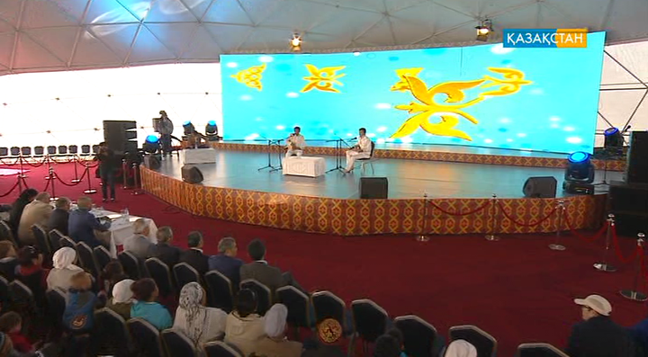 «Бөрілі байрақ» айтысын көріңіз