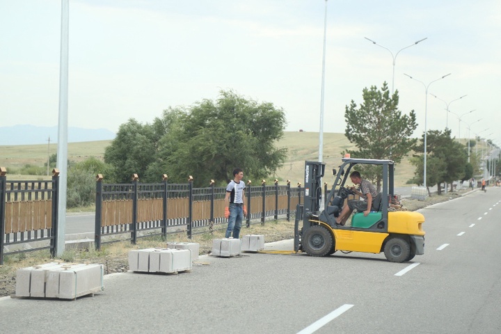 Аким Талдыкоргана проинспектировал главные стройки города