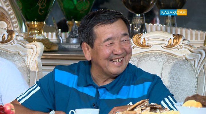 «Сенбілік таң» Жақсылық Үшкемпіровтің шаңырағында