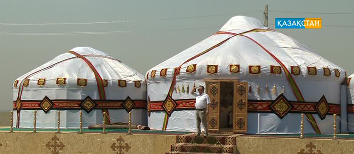 Семейде төрт бөлмелі киіз үй құрастырылды 