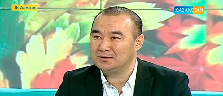  Айбек Қалиев:  Әрбір айтыстан кейін халықтың пікіріне құлақ түре жүремін