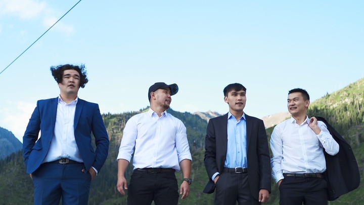 Осенью на телеканале «Казахстан» стартует премьера сериалов «Жаңа қоныс», «Біздің ағай» и «Таңдау» (ФОТО)