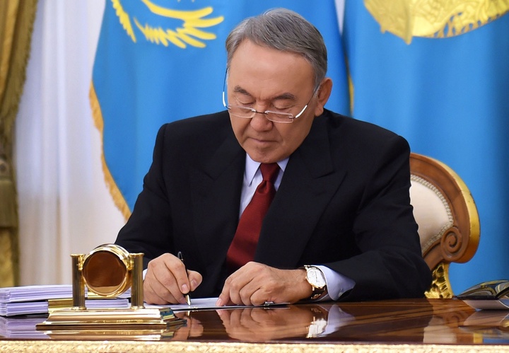 Нұрсұлтан Назарбаев жаңа Кодекске қол қойды  